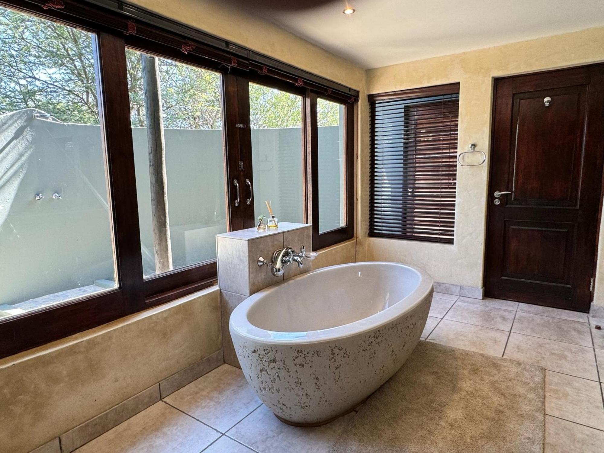 Pangolin Game Lodge - Self Catering, Incl 2 Game Drives Per Day Matlhagame 外观 照片
